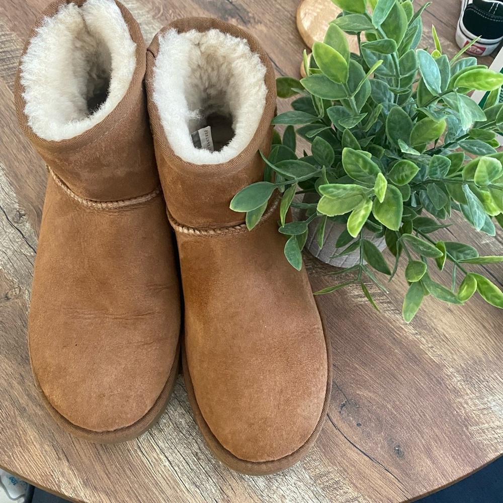 UGG mini classic
